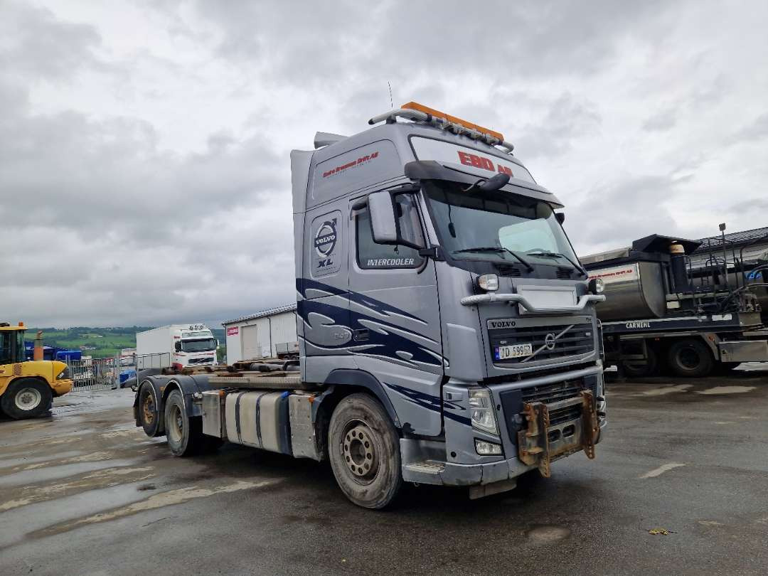 Volvo FH6X2-Krokbil med hydraulisk brøyteutstyr - شاحنة ذات الخطاف: صور 1 Volvo FH6X2-Krokbil med hydraulisk brøyteutstyr - شاحنة ذات الخطاف: صور 1