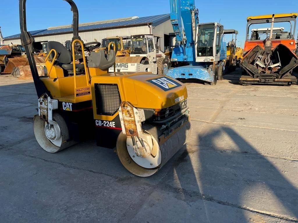 CAT CB 224 E - مدحلة الأسفلت: صور 4 CAT CB 224 E - مدحلة الأسفلت: صور 4