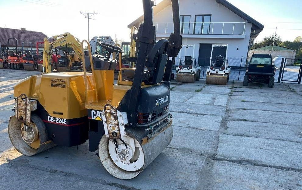 CAT CB 224 E - مدحلة الأسفلت: صور 2 CAT CB 224 E - مدحلة الأسفلت: صور 2