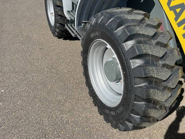 اللودر بعجل جديد Kramer 8115: صور 8