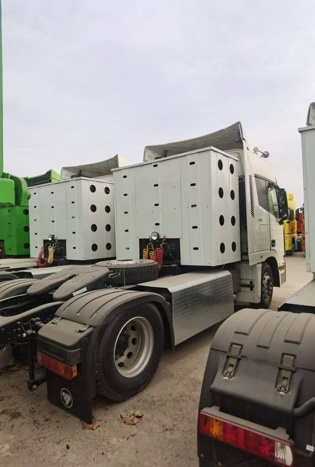 AUMAN - شاحنة جرار: صور 5 AUMAN - شاحنة جرار: صور 5