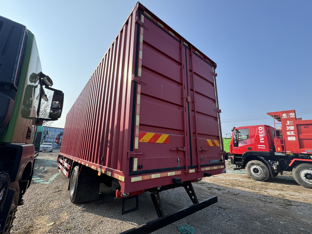 HONGYAN HEAVY TRUCK - بصندوق مغلق شاحنة: صور 4 HONGYAN HEAVY TRUCK - بصندوق مغلق شاحنة: صور 4