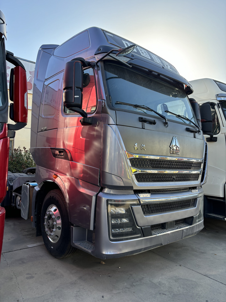 HOWO T7H - شاحنة جرار: صور 2 HOWO T7H - شاحنة جرار: صور 2