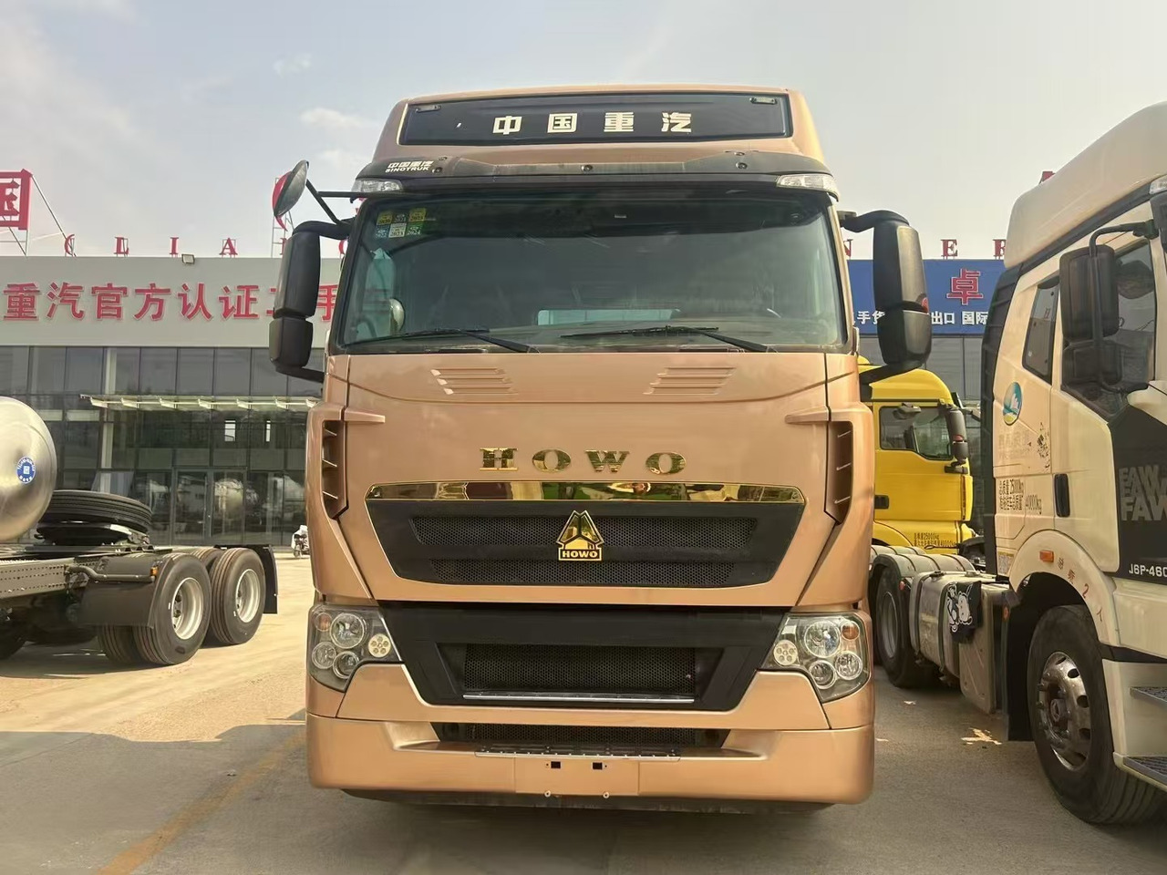 HOWO T7H - شاحنة جرار: صور 2 HOWO T7H - شاحنة جرار: صور 2