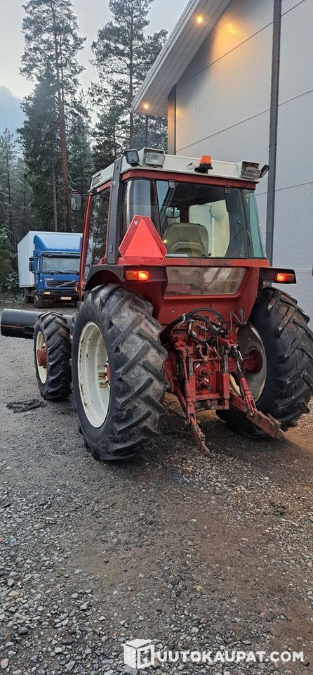 International 585XL, 1985, Diesel, 6 147 h Traktori, Kruunupyy - جرار: صور 4 International 585XL, 1985, Diesel, 6 147 h Traktori, Kruunupyy - جرار: صور 4