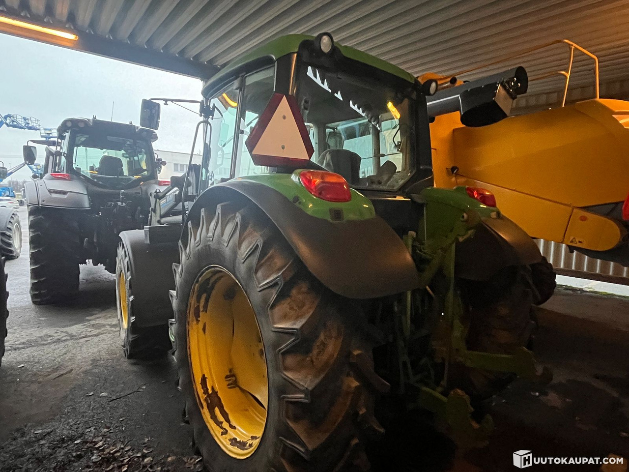 John Deere 6330 tractor with loader, 2012, Espoo - جرار: صور 4 John Deere 6330 tractor with loader, 2012, Espoo - جرار: صور 4
