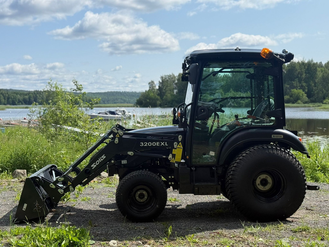 Solis 26 HST ohjaamolla ja etukuormaajalla, 2024, alvillinen, lähes ajamaton, Jyväskylä - الآلات والماكينات الزراعية: صور 2 Solis 26 HST ohjaamolla ja etukuormaajalla, 2024, alvillinen, lähes ajamaton, Jyväskylä - الآلات والماكينات الزراعية: صور 2