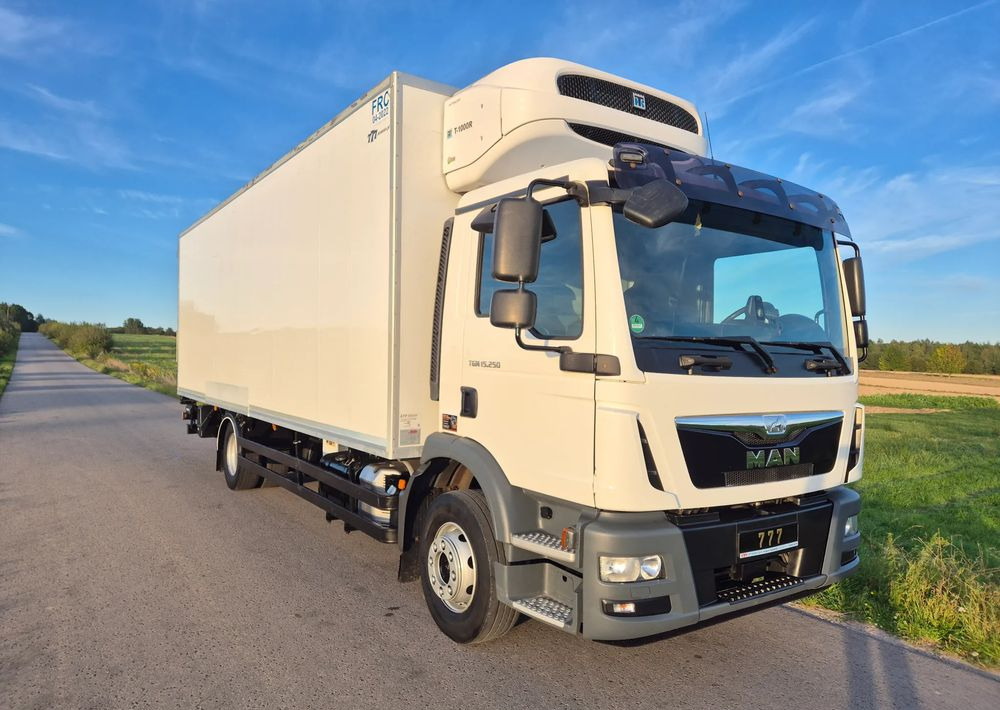 MAN TGM 15.250 7.5m winda AUTOMAT KLIMA z Niemiec EURO 6 / CHŁODNIA T-1000R THERMOKING - مبردة شاحنة: صور 3 MAN TGM 15.250 7.5m winda AUTOMAT KLIMA z Niemiec EURO 6 / CHŁODNIA T-1000R THERMOKING - مبردة شاحنة: صور 3