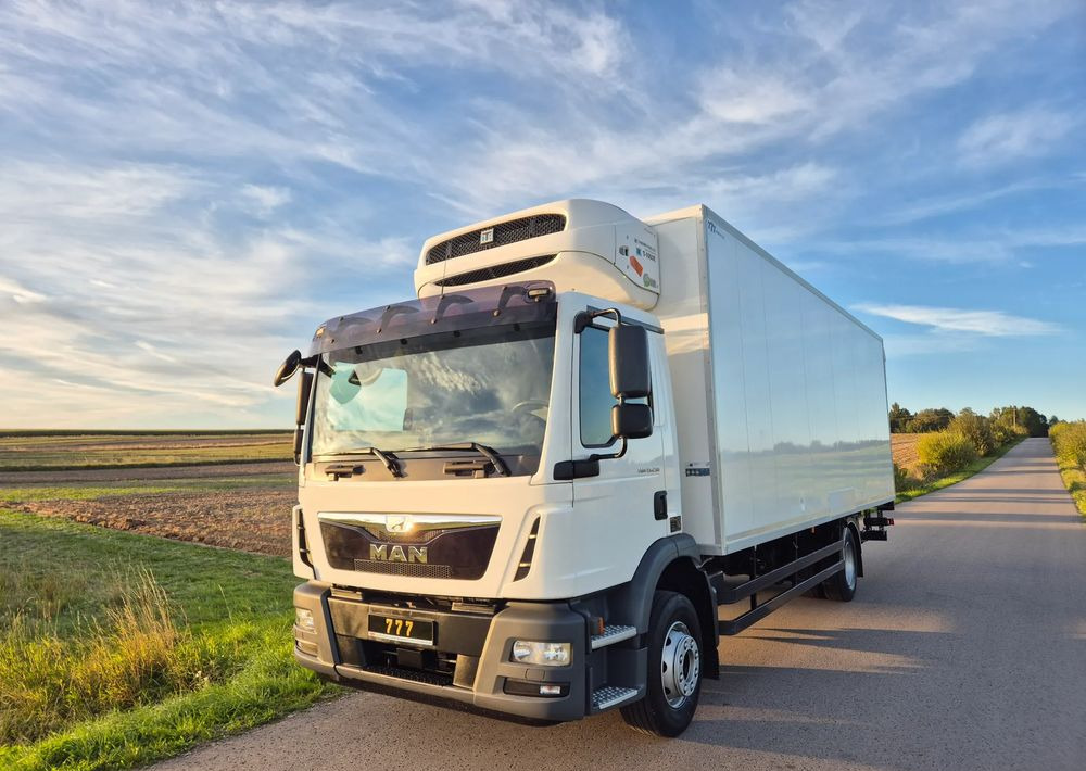 MAN TGM 15.250 7.5m winda AUTOMAT KLIMA z Niemiec EURO 6 / CHŁODNIA T-1000R THERMOKING - مبردة شاحنة: صور 1 MAN TGM 15.250 7.5m winda AUTOMAT KLIMA z Niemiec EURO 6 / CHŁODNIA T-1000R THERMOKING - مبردة شاحنة: صور 1