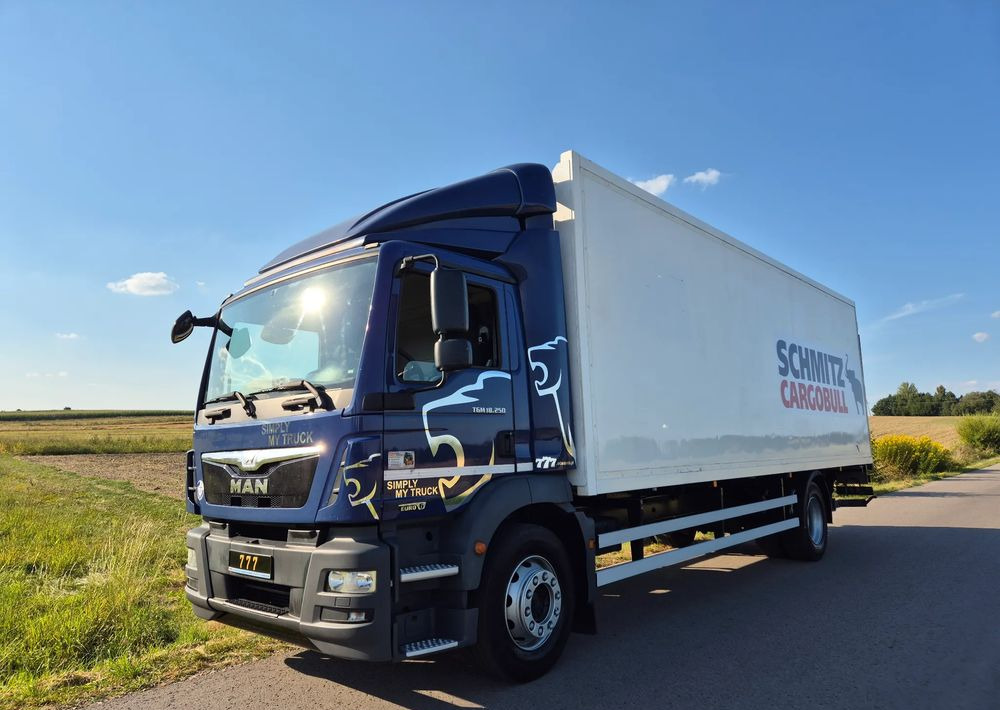 MAN TGM 18.250 Carrier 1950 D/E z Holandii / TOP STAN / 7.5m / 18 palet / winda + drzwi boczne / OKAZJA - مبردة شاحنة: صور 1 MAN TGM 18.250 Carrier 1950 D/E z Holandii / TOP STAN / 7.5m / 18 palet / winda + drzwi boczne / OKAZJA - مبردة شاحنة: صور 1