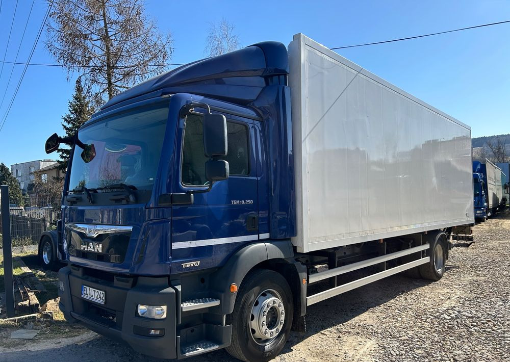MAN TGM 18.290 18.250 Carrier 1950 D/E z Holandii / TOP STAN / 7.5m / 18 palet / winda + drzwi boczne / OKAZJA - مبردة شاحنة: صور 1 MAN TGM 18.290 18.250 Carrier 1950 D/E z Holandii / TOP STAN / 7.5m / 18 palet / winda + drzwi boczne / OKAZJA - مبردة شاحنة: صور 1