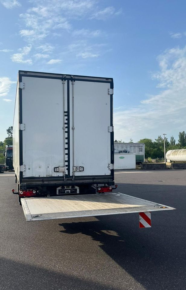 Schmitz Cargobull CARRIER MAXIMA 1300 / WINDA / DOPPEL STOCK / ŚCIANA GRODZIOWA / BELKI / PODNOSZONA OŚ / z Niemiec / TOP STAN 2011/ CARRIER CHŁODNIA CHLODNIA LODÓWKA PODWÓJNY ZAŁADUNEK PIĘTROWA - مبردة نصف مقطورة: صور 5 Schmitz Cargobull CARRIER MAXIMA 1300 / WINDA / DOPPEL STOCK / ŚCIANA GRODZIOWA / BELKI / PODNOSZONA OŚ / z Niemiec / TOP STAN 2011/ CARRIER CHŁODNIA CHLODNIA LODÓWKA PODWÓJNY ZAŁADUNEK PIĘTROWA - مبردة نصف مقطورة: صور 5