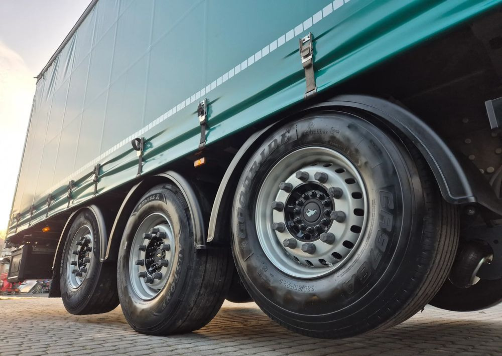 Schmitz Cargobull Standard 2018 2x oś podnoszona podnoszony dach z Niemiec / OŚ PODNOSZONA / ładne opony / nowa plandeka / od pierwszego właściciela / OKAZJA - الخيمة نصف مقطورة: صور 4 Schmitz Cargobull Standard 2018 2x oś podnoszona podnoszony dach z Niemiec / OŚ PODNOSZONA / ładne opony / nowa plandeka / od pierwszego właściciela / OKAZJA - الخيمة نصف مقطورة: صور 4