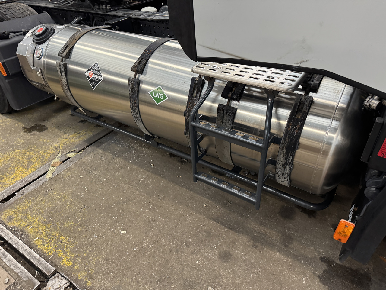 IVECO STRALIS HI-WAY S-WAY - خزان وقود: صور 2 IVECO STRALIS HI-WAY S-WAY - خزان وقود: صور 2