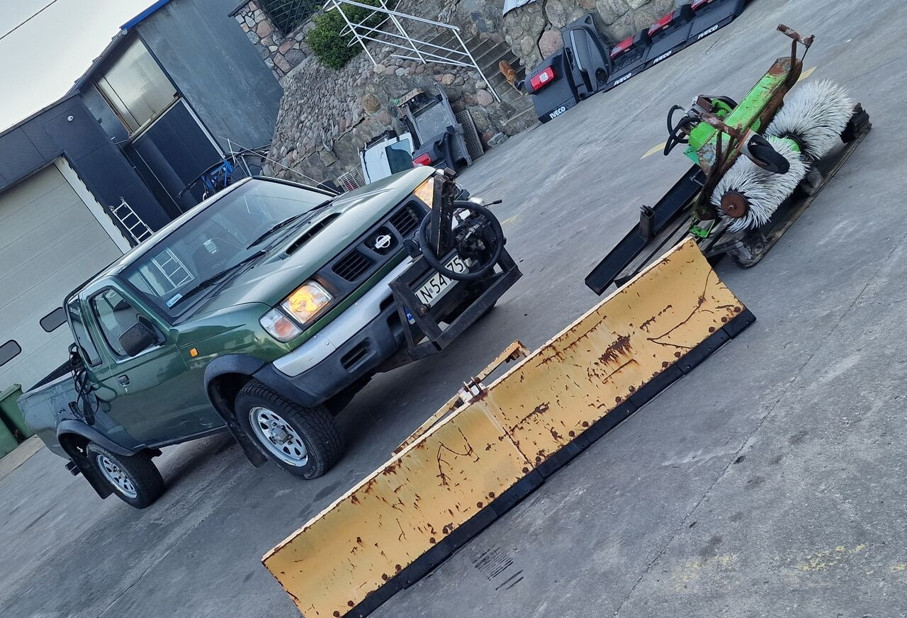 Nissan NISSAN NAWARA 4X4 odśnieżarka zamiatarka pług - شاحنة البيك أب: صور 5 Nissan NISSAN NAWARA 4X4 odśnieżarka zamiatarka pług - شاحنة البيك أب: صور 5