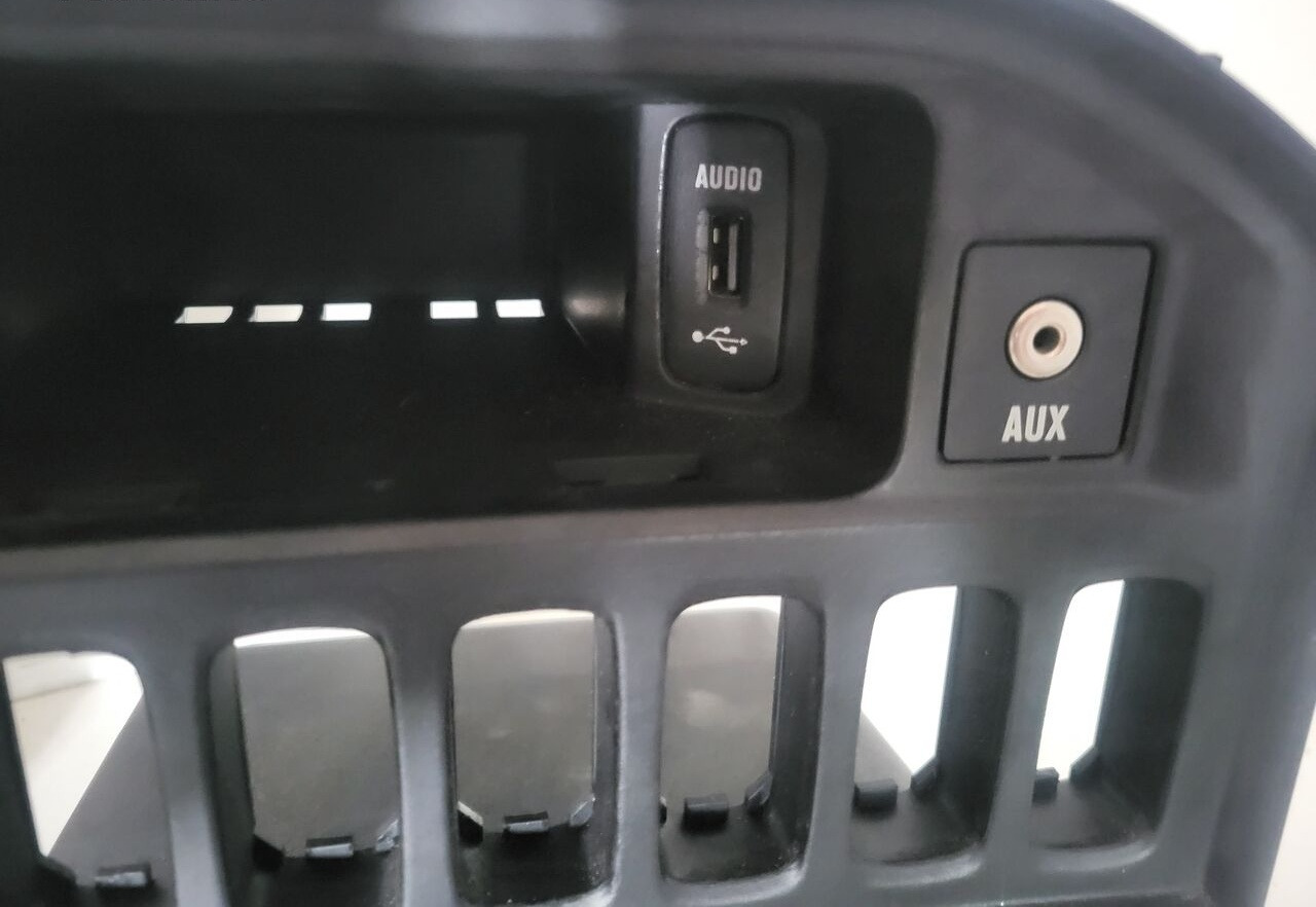 Scania Nawigacja Navi CD Bluetooth R 2026742 Scania SCANIA R 2026742 truck - لوحة القيادة - شاحنة: صور 5 Scania Nawigacja Navi CD Bluetooth R 2026742 Scania SCANIA R 2026742 truck - لوحة القيادة - شاحنة: صور 5