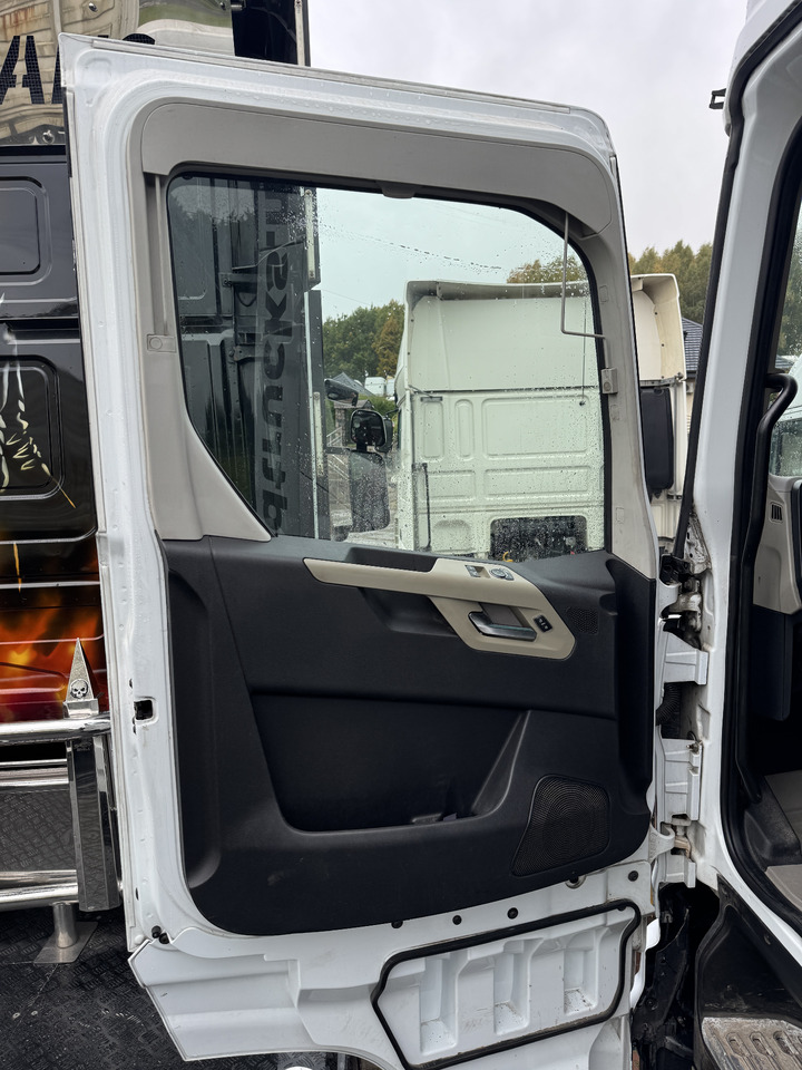 Ford F-Max 500 - باب و قطع الغيار: صور 2 Ford F-Max 500 - باب و قطع الغيار: صور 2