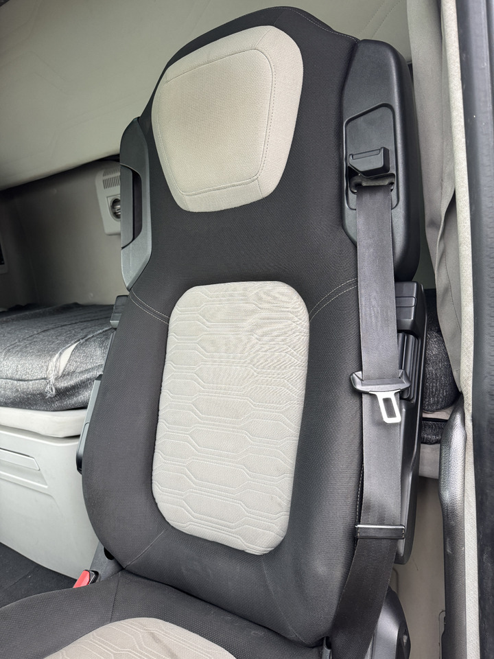 Ford F-Max 500 - الكابينة والداخلية: صور 3 Ford F-Max 500 - الكابينة والداخلية: صور 3
