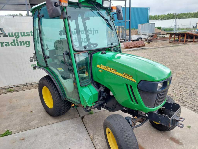 John Deere 2320 - جرار صغير: صور 4 John Deere 2320 - جرار صغير: صور 4