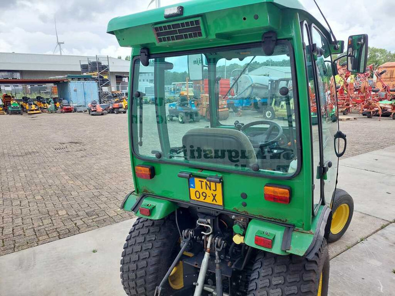John Deere 2320 - جرار صغير: صور 5 John Deere 2320 - جرار صغير: صور 5