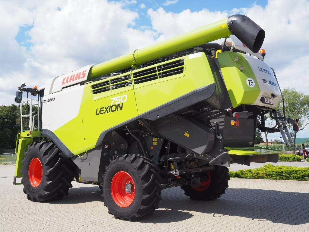 Claas Lexion 750 GPS + V770 - حصادة شاملة: صور 2 Claas Lexion 750 GPS + V770 - حصادة شاملة: صور 2