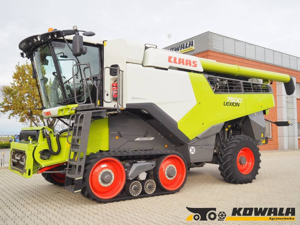 Claas Lexion 7500TT GPS + V930 - حصادة شاملة: صور 1 Claas Lexion 7500TT GPS + V930 - حصادة شاملة: صور 1