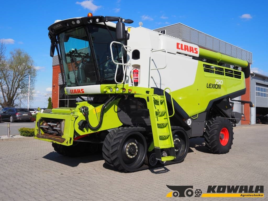 Claas Lexion 750TT GPS + V930 - حصادة شاملة: صور 1 Claas Lexion 750TT GPS + V930 - حصادة شاملة: صور 1