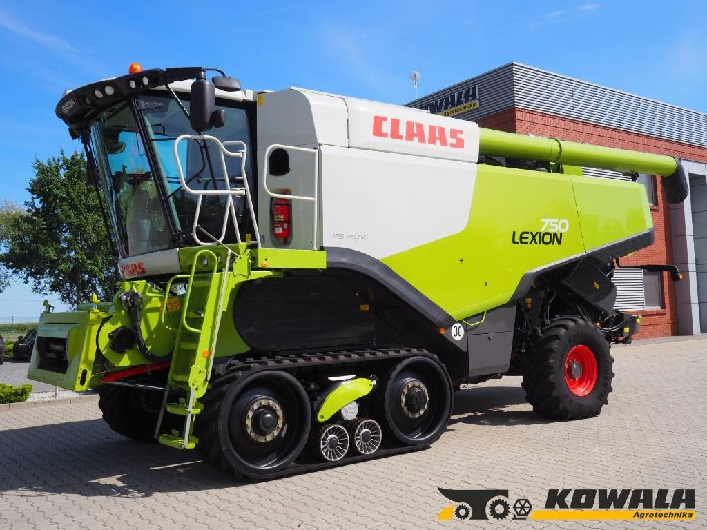 Claas Lexion 750TT + V900 - حصادة شاملة: صور 1 Claas Lexion 750TT + V900 - حصادة شاملة: صور 1