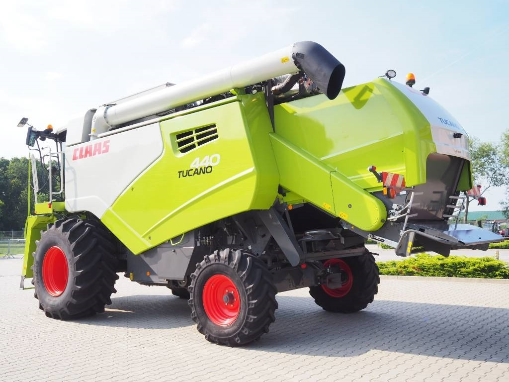 Claas Tucano 440 + V620 - حصادة شاملة: صور 2 Claas Tucano 440 + V620 - حصادة شاملة: صور 2