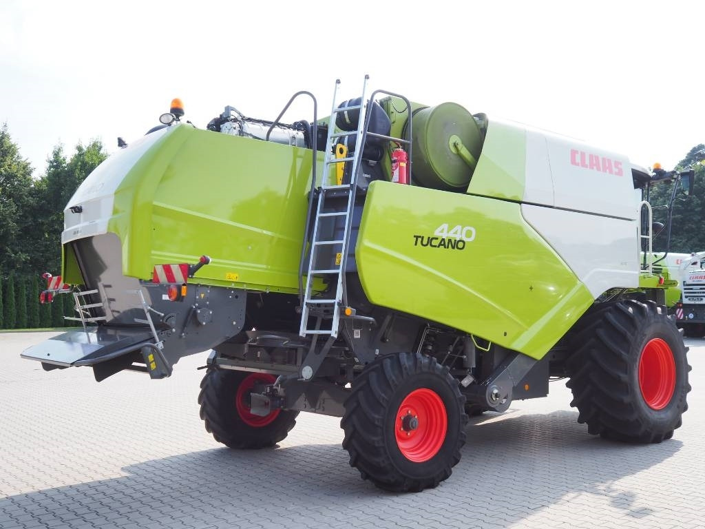 Claas Tucano 440 + V620 - حصادة شاملة: صور 3 Claas Tucano 440 + V620 - حصادة شاملة: صور 3