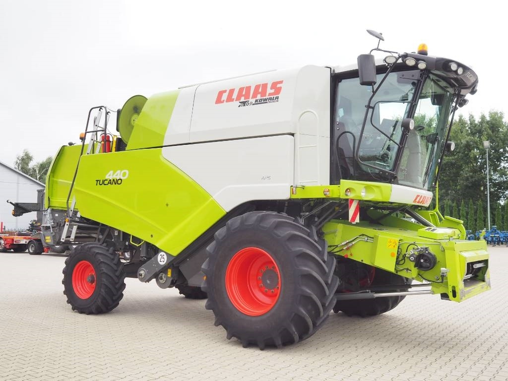 Claas Tucano 440 + V620 - حصادة شاملة: صور 4 Claas Tucano 440 + V620 - حصادة شاملة: صور 4