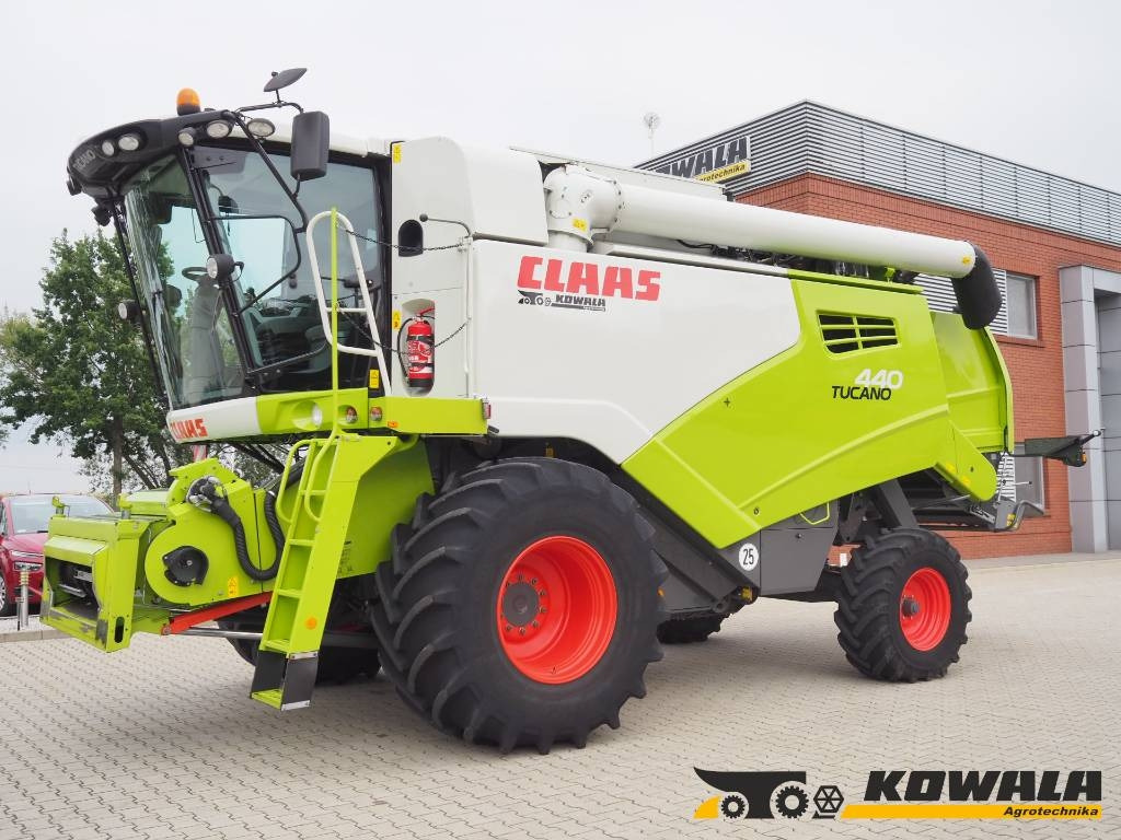 Claas Tucano 440 + V620 - حصادة شاملة: صور 1 Claas Tucano 440 + V620 - حصادة شاملة: صور 1