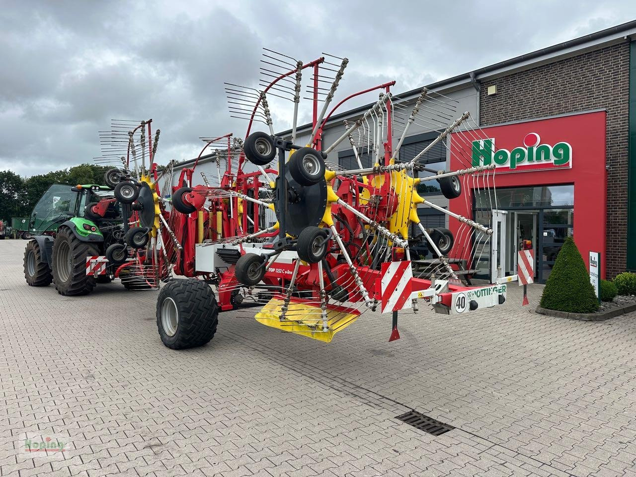 Pöttinger TOP 1252 C - لمّامَة القش: صور 1 Pöttinger TOP 1252 C - لمّامَة القش: صور 1