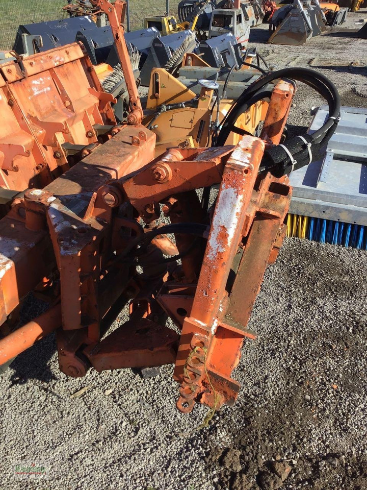 Schmidt 3000mm; Dreieck - كاسحة ثلوج: صور 5 Schmidt 3000mm; Dreieck - كاسحة ثلوج: صور 5