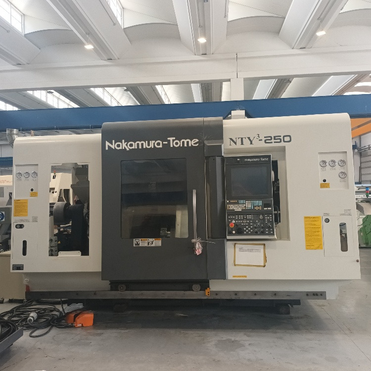 Tornio Cnc a tre torrette Nakamura NTY3-250 - مخرطة معدنية: صور 1 Tornio Cnc a tre torrette Nakamura NTY3-250 - مخرطة معدنية: صور 1