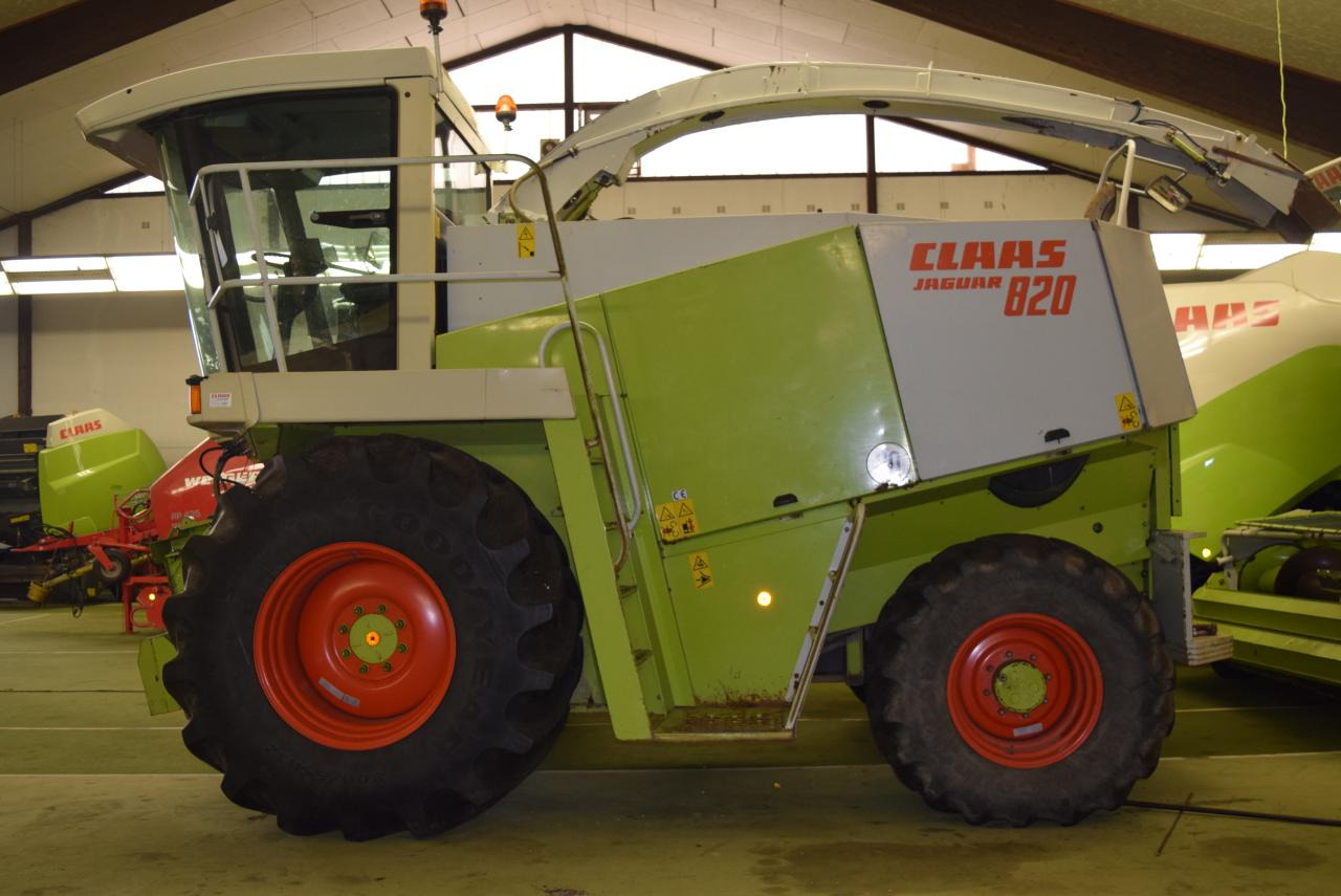 CLAAS Jaguar 820 - حصادة الأعلاف: صور 3 CLAAS Jaguar 820 - حصادة الأعلاف: صور 3
