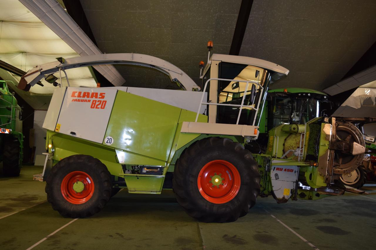 CLAAS Jaguar 820 - حصادة الأعلاف: صور 3 CLAAS Jaguar 820 - حصادة الأعلاف: صور 3