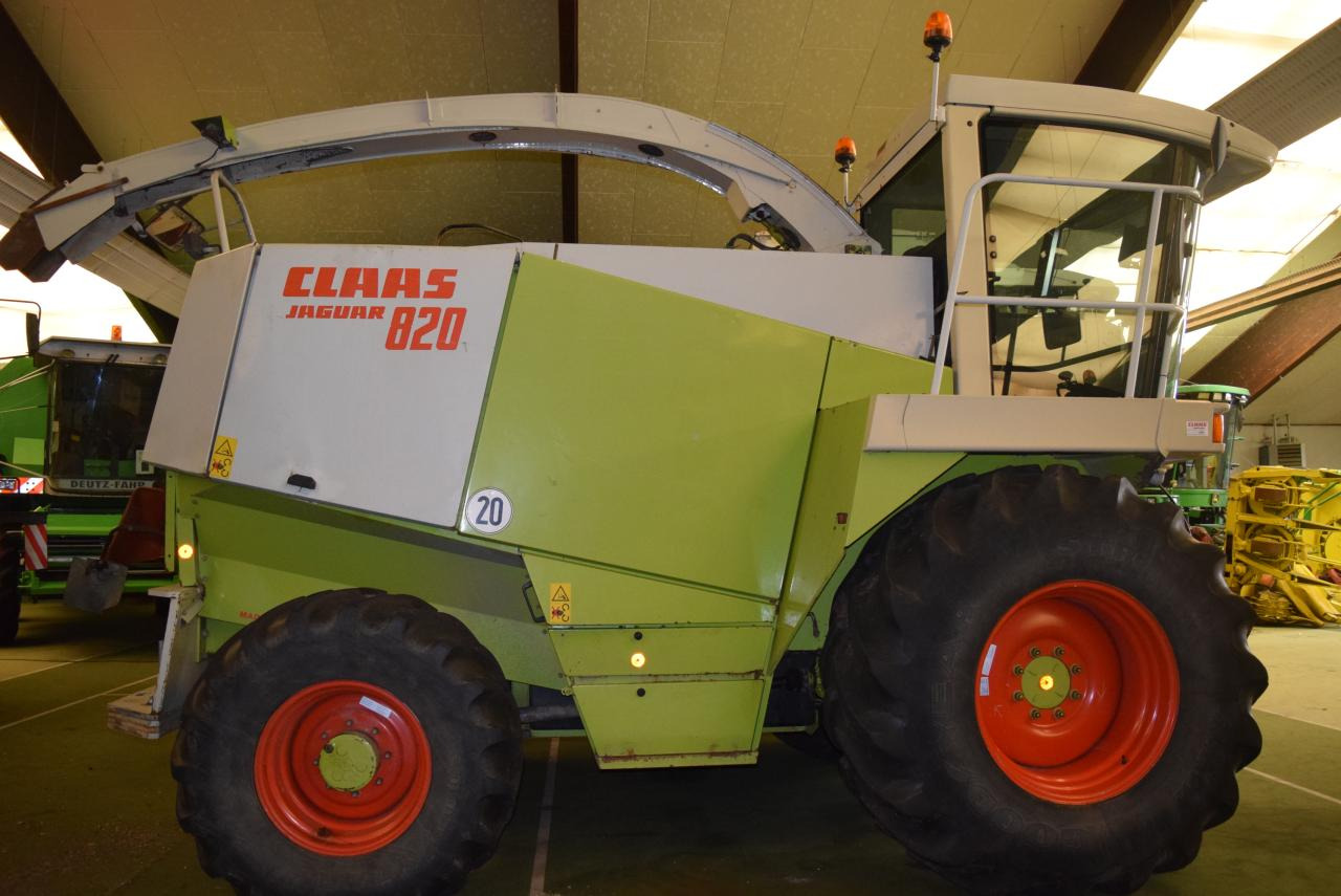 CLAAS Jaguar 820 - حصادة الأعلاف: صور 1 CLAAS Jaguar 820 - حصادة الأعلاف: صور 1