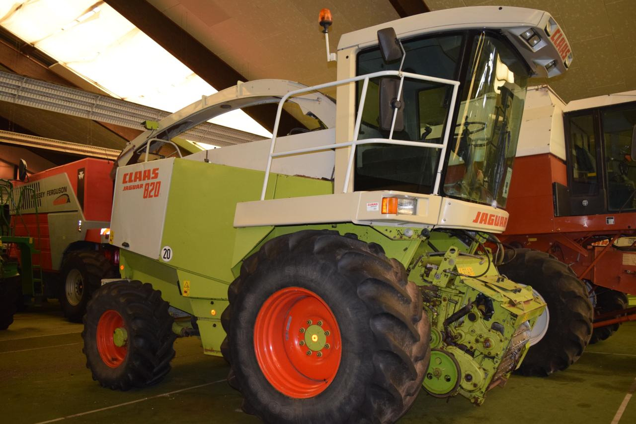 CLAAS Jaguar 820 - حصادة الأعلاف: صور 2 CLAAS Jaguar 820 - حصادة الأعلاف: صور 2