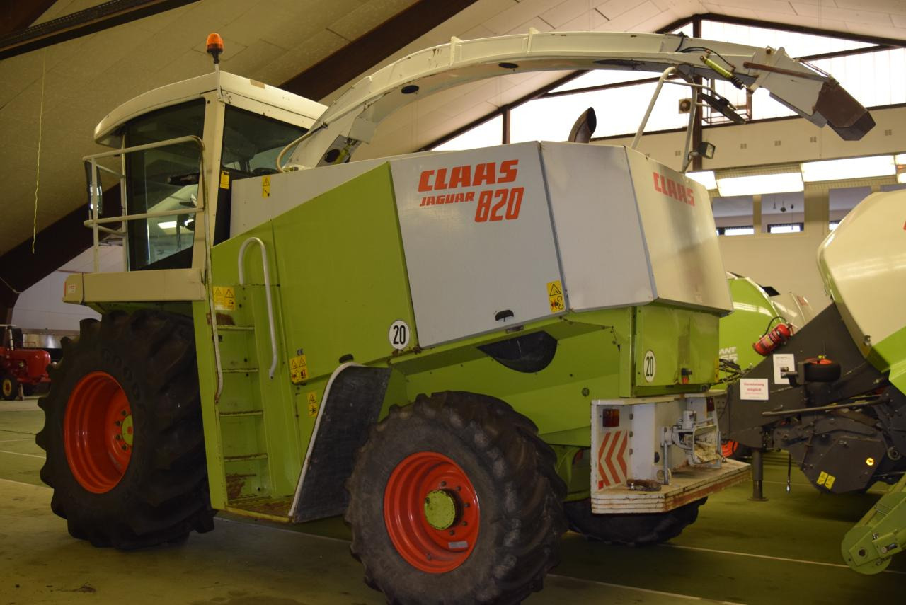CLAAS Jaguar 820 - حصادة الأعلاف: صور 4 CLAAS Jaguar 820 - حصادة الأعلاف: صور 4