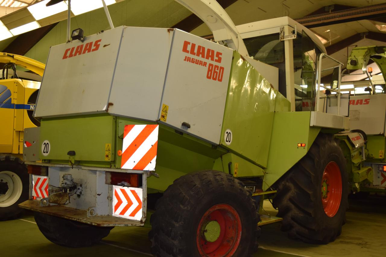 CLAAS Jaguar 860 - حصادة الأعلاف: صور 4 CLAAS Jaguar 860 - حصادة الأعلاف: صور 4