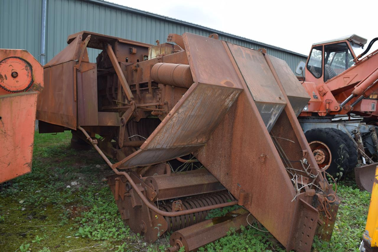 CLAAS Quadrant 1100 *zur Teilevertwertung* - مكبس البالات المستطيله: صور 2 CLAAS Quadrant 1100 *zur Teilevertwertung* - مكبس البالات المستطيله: صور 2