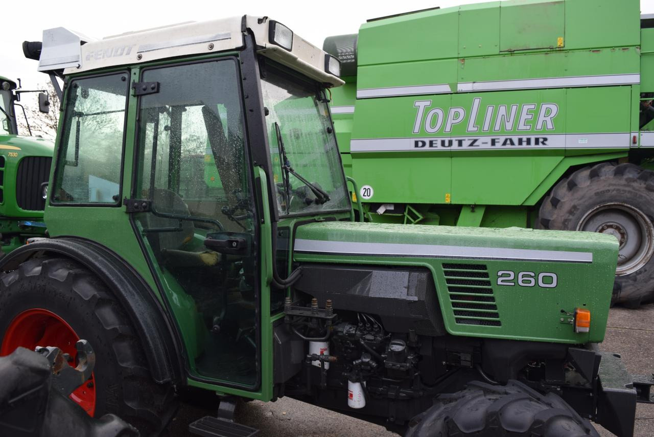 Fendt 260 V - جرار مع تطهير الأرض عالية: صور 4 Fendt 260 V - جرار مع تطهير الأرض عالية: صور 4
