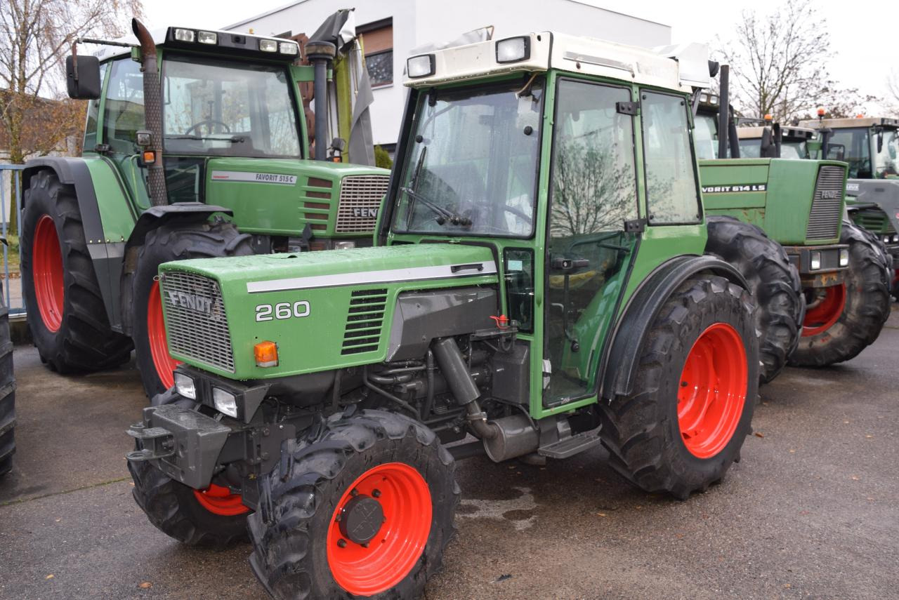 Fendt 260 V - جرار مع تطهير الأرض عالية: صور 1 Fendt 260 V - جرار مع تطهير الأرض عالية: صور 1