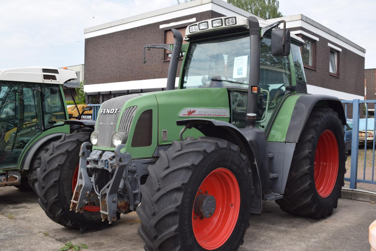 Fendt 712 Vario - جرار: صور 1 Fendt 712 Vario - جرار: صور 1
