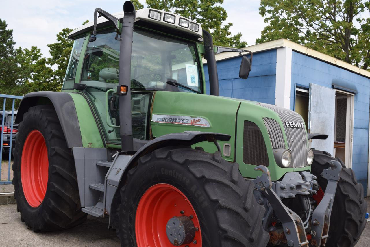 Fendt 712 Vario - جرار: صور 2 Fendt 712 Vario - جرار: صور 2