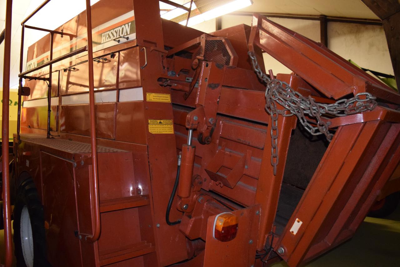 Fiat Hesston 4700 - مكبس البالات المستطيله: صور 4 Fiat Hesston 4700 - مكبس البالات المستطيله: صور 4