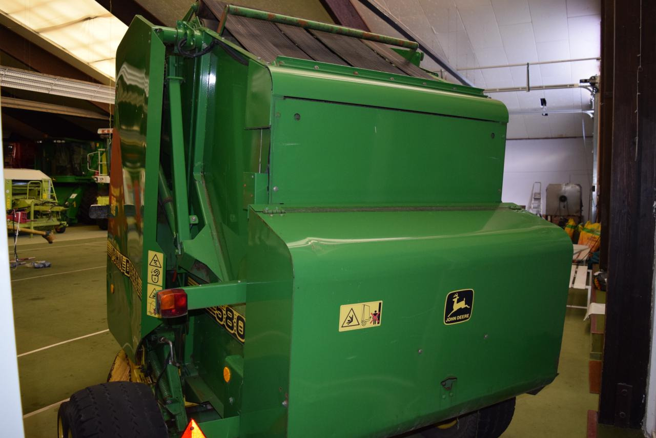 John Deere 580 - مكبس القش الدائري: صور 4 John Deere 580 - مكبس القش الدائري: صور 4