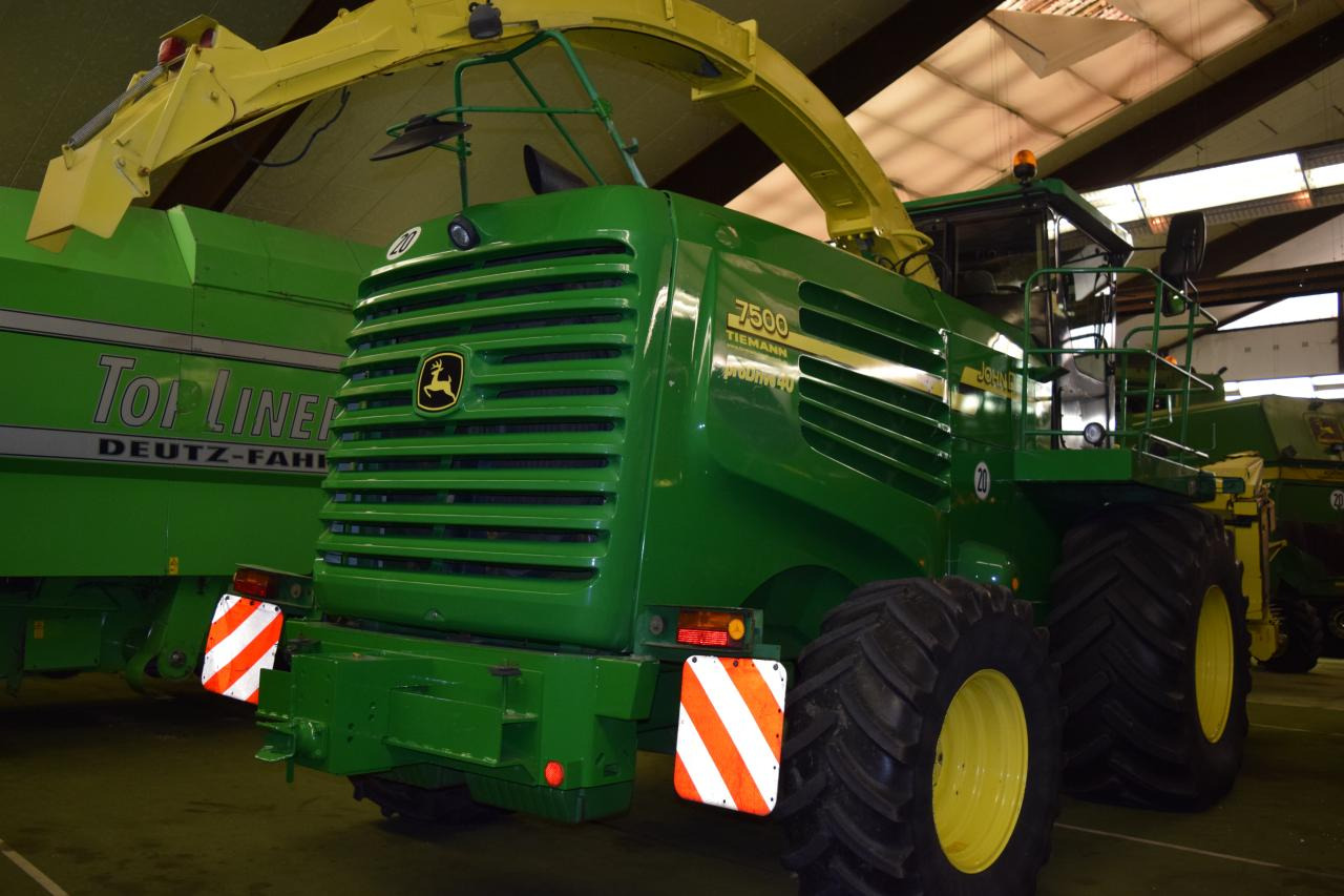 John Deere 7400 - حصادة الأعلاف: صور 5 John Deere 7400 - حصادة الأعلاف: صور 5