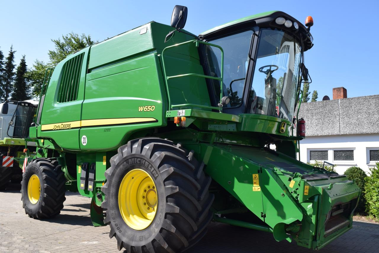 John Deere W 650 - حصادة شاملة: صور 1 John Deere W 650 - حصادة شاملة: صور 1
